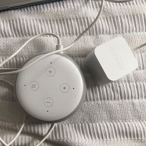 3rd gen amazon alexa with built in speaker